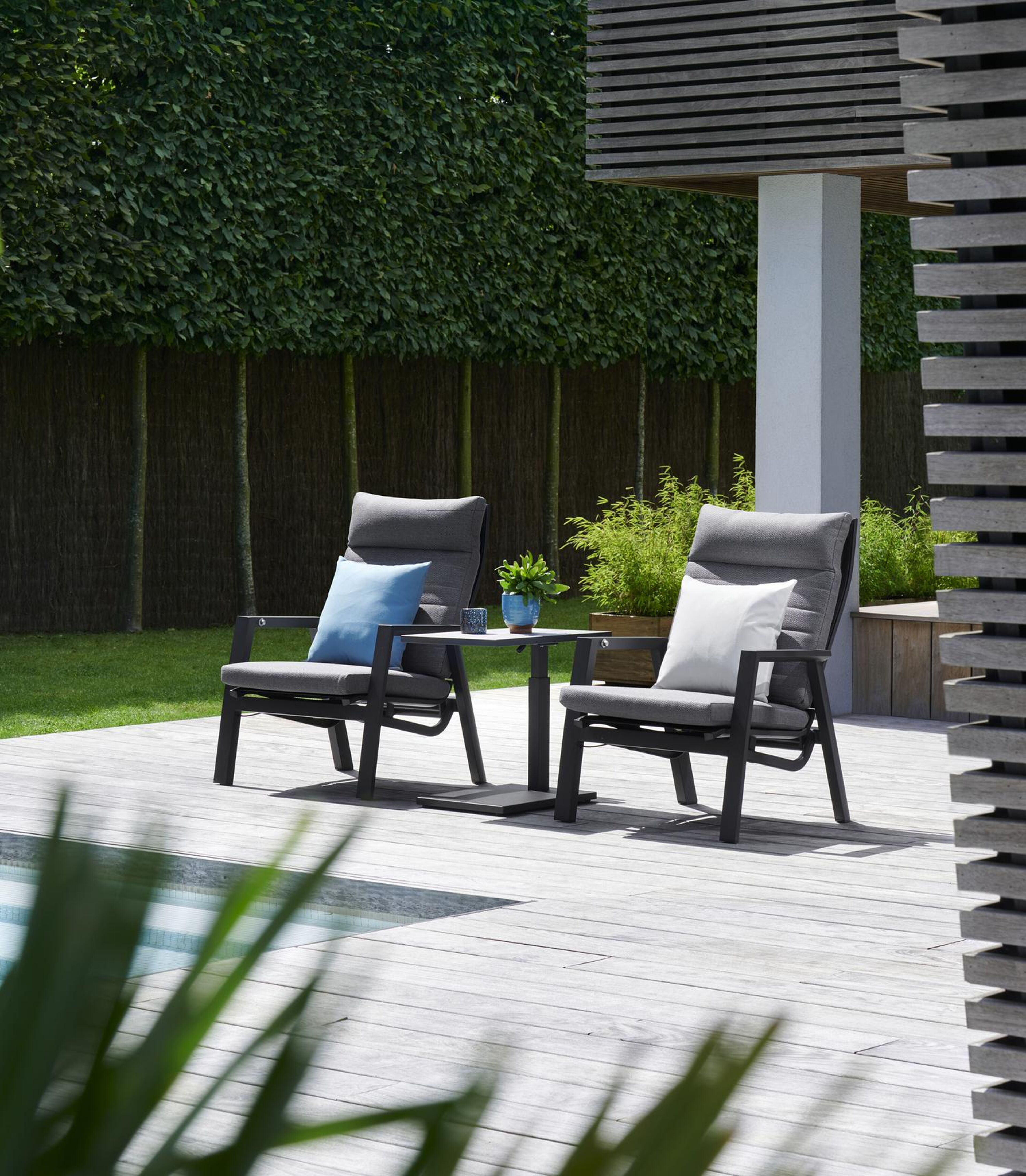 Prato balkonset in zwart aluminium met grijs weather+ textilene kussens