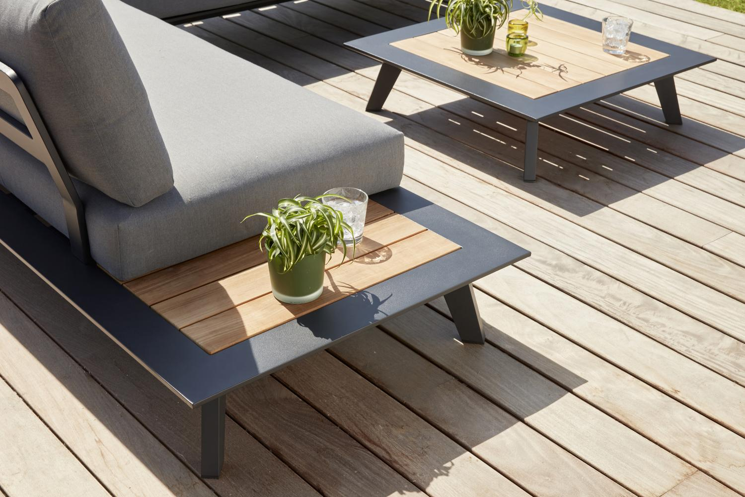 Puglia loungehoek in zwart aluminium en teak met grijs weather+ softtouch kussens
