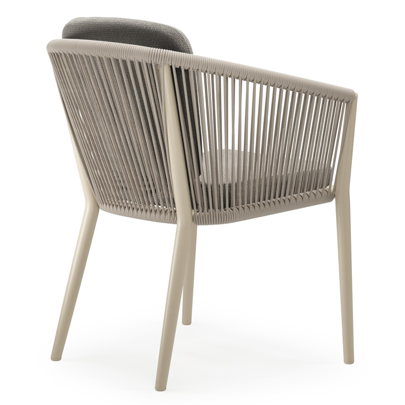 Orso tuinstoel in beige aluminium en beige verticaal geweven ronde rope met zitkussen in All Weather Sunbrella® Luxe Lopi Silver