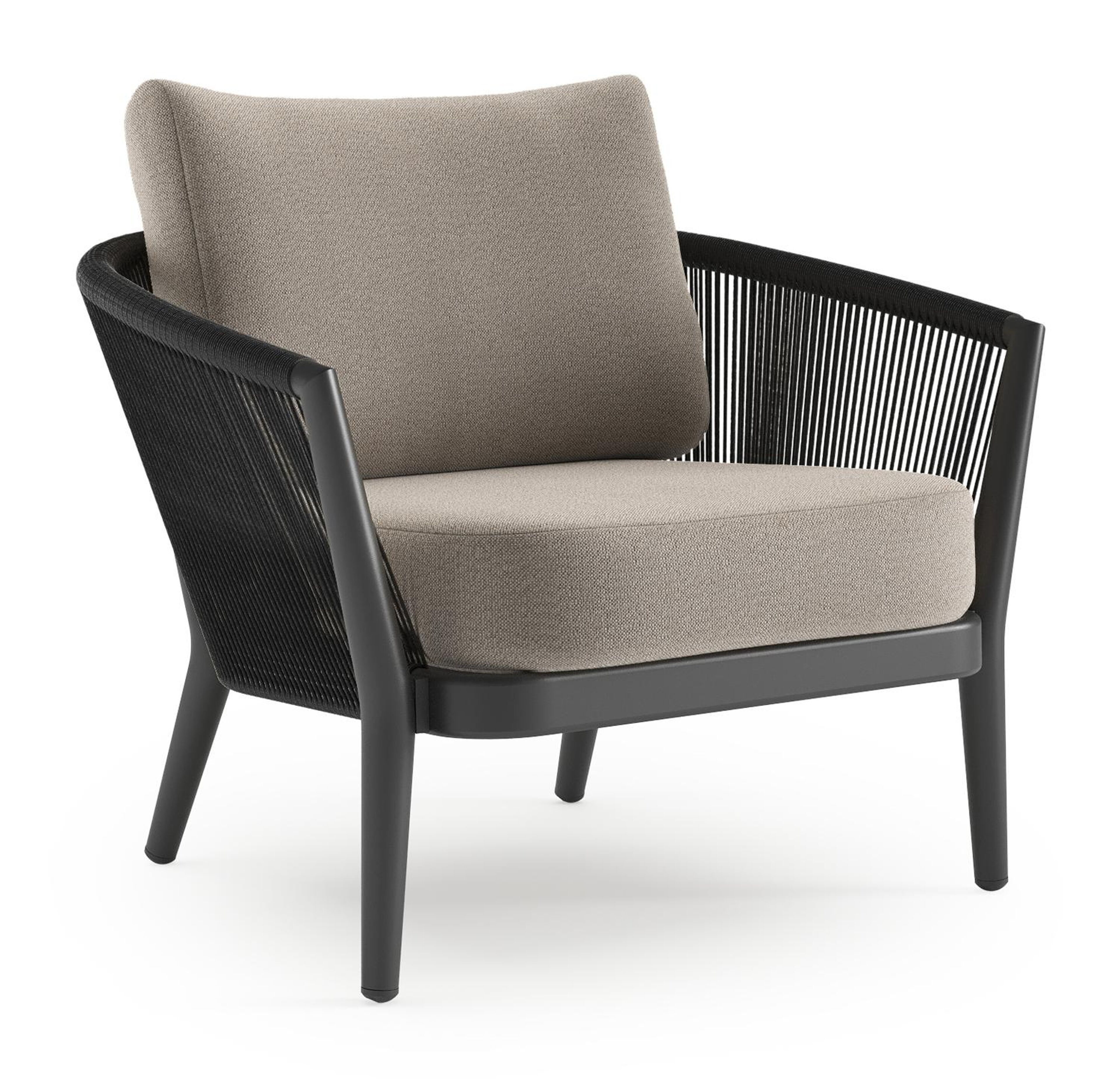 Orso loungestoel in zwart aluminium en zwart verticaal geweven ronde rope met Savane Coconut all weather sunbrella® luxe kussen