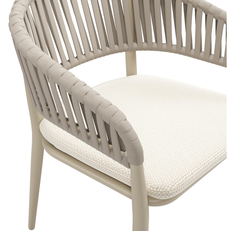 Tolfa stapelbare tuinstoel in beige aluminium en beige verticaal geweven luxe vlakke brede rope met stoelkussen in All Weather Cosytica Althea Off White