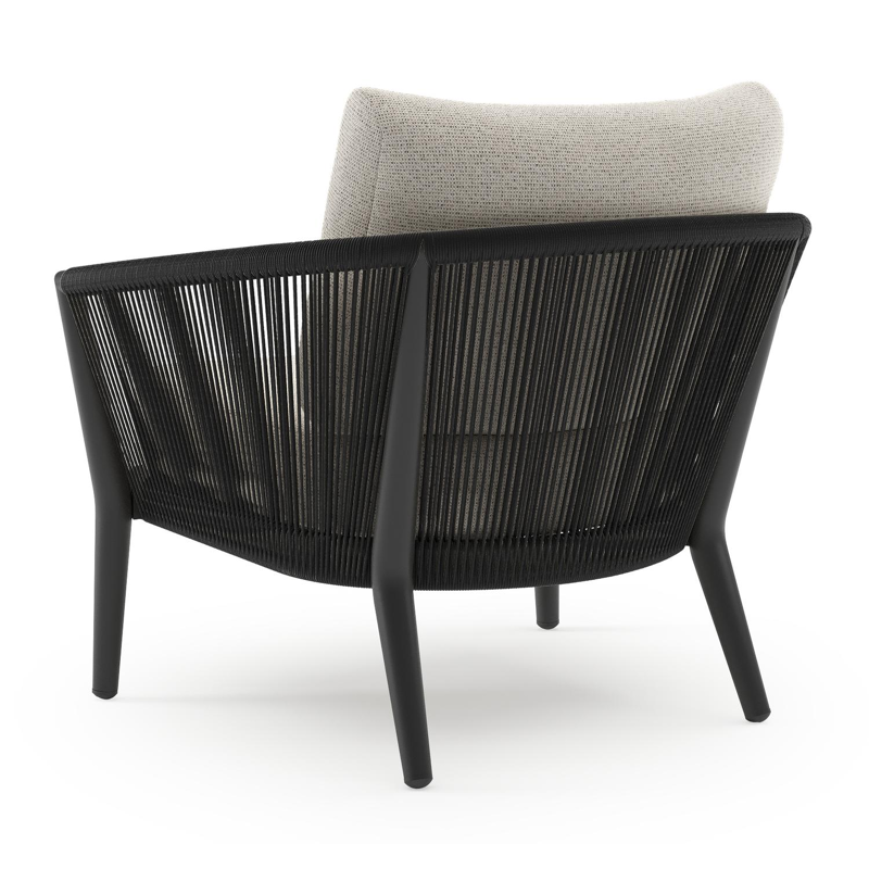 Orso loungestoel in zwart aluminium en zwart verticaal geweven ronde rope met Firenze Natural all weather solica kussen