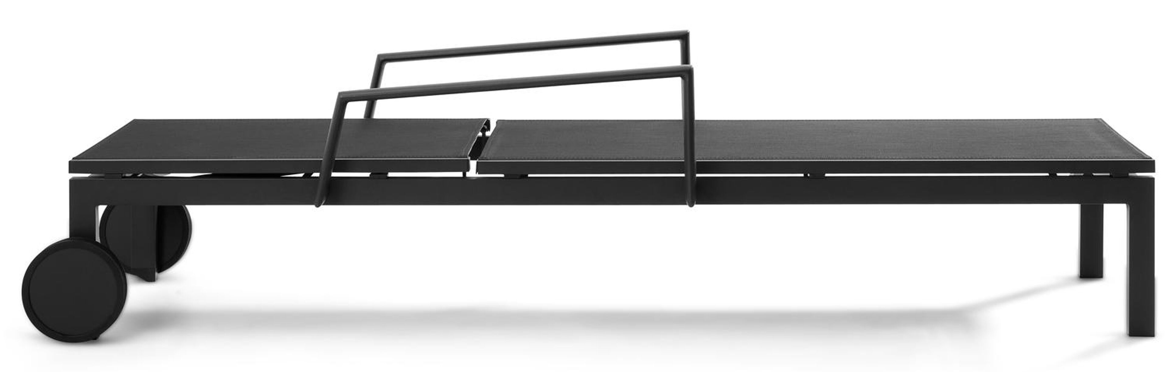 Caravelle verstelbaar ligbed in zwart aluminium met zwart textilene met armleuning