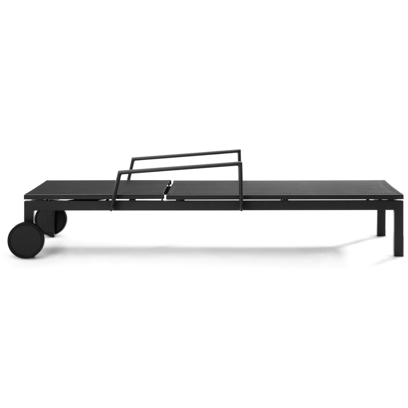 Chaise longue réglable Caravelle en aluminium noir avec textilène noir avec accoudoir