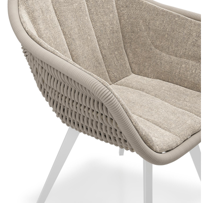 Chaise de jardin Pagino en aluminium blanc et corde ronde tissée verticalement beige avec coussin en All Weather Sunbrella® Luxe Chartres Pewter