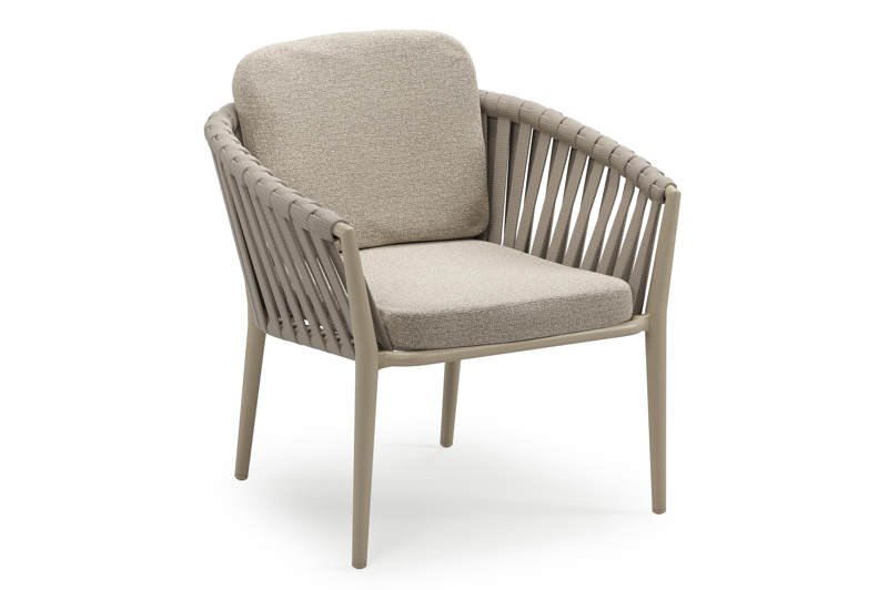 Chaise de jardin low dining Orso en aluminium beige et corde large plate de luxe tissée verticalement beige avec coussin en All Weather Cosytica Catania Sand