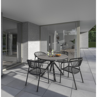 Tora tuinset in zwart aluminium en grijs keramische print tafelblad met 4 stapelbare Vigo tuinstoelen
