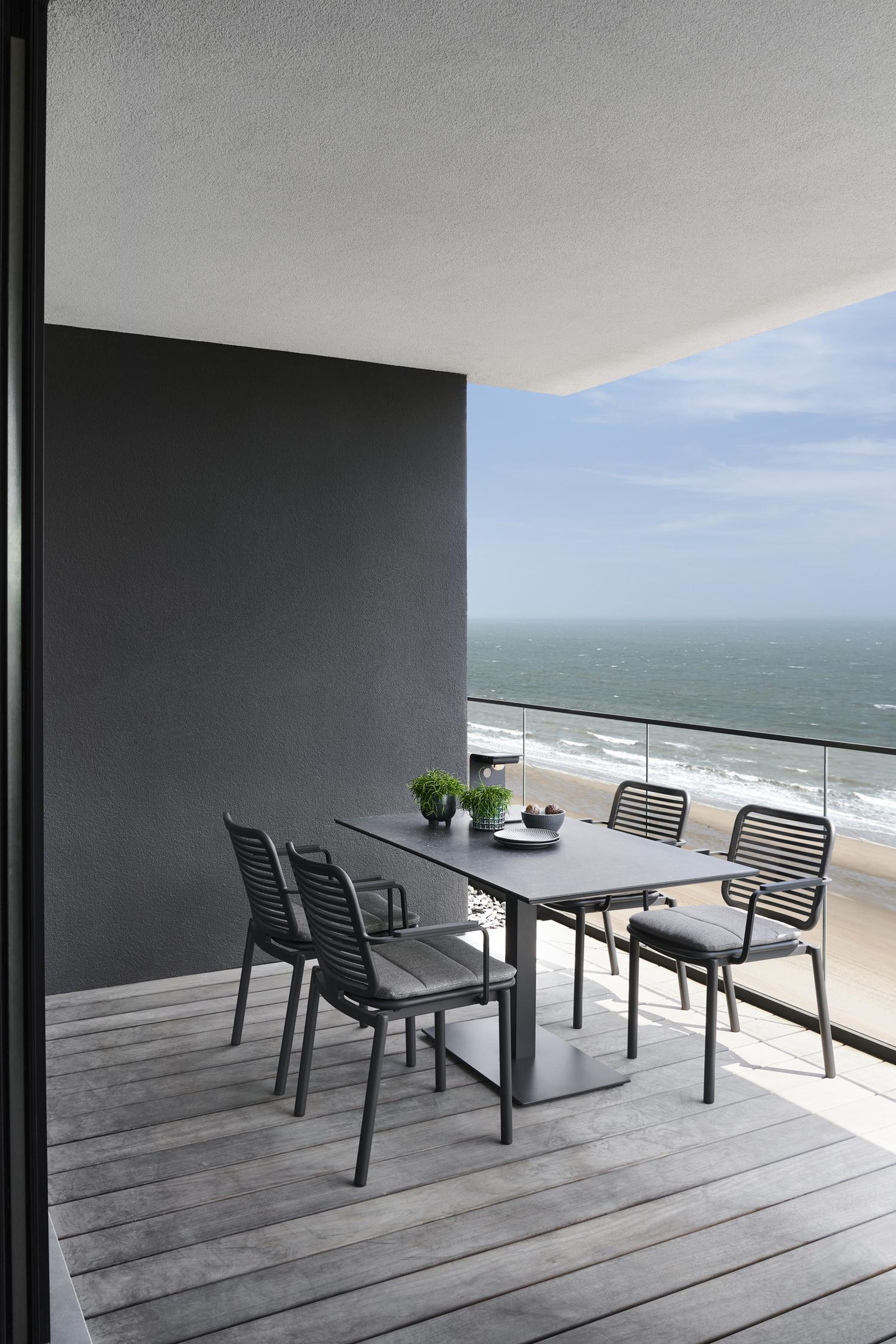 Chaise de jardin empilable Fano en aluminium noir