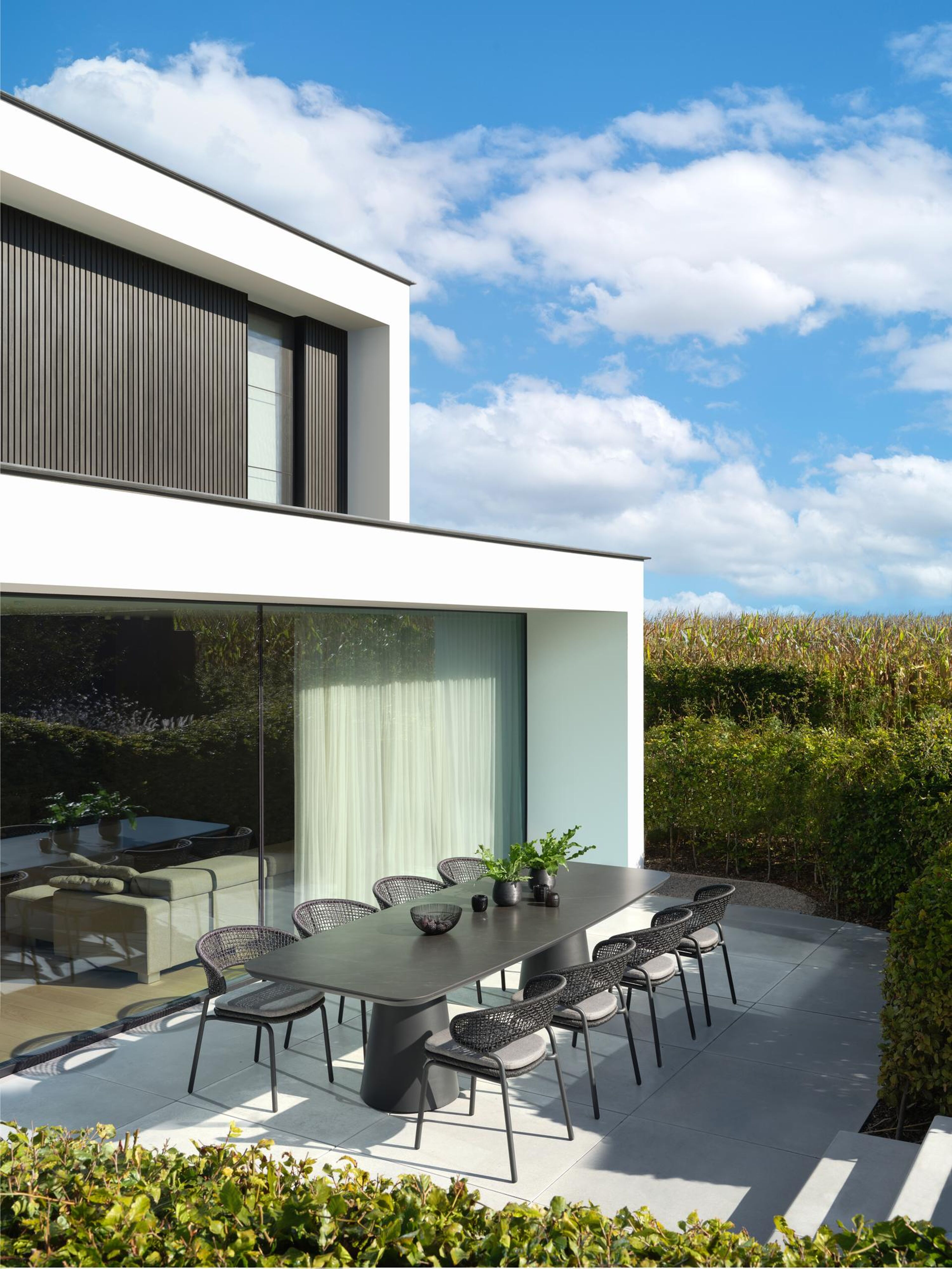 Donato XL stapelbare tuinstoel in zwart aluminium en zwart wicker