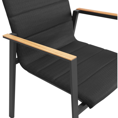 Cirello stapelbare tuinstoel in zwart aluminium en zwart luxe comfort textilene en teak armleuning