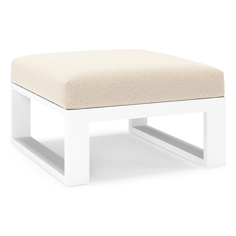 Verato poef in wit aluminium met lopi sand all weather sunbrella® luxe kussen