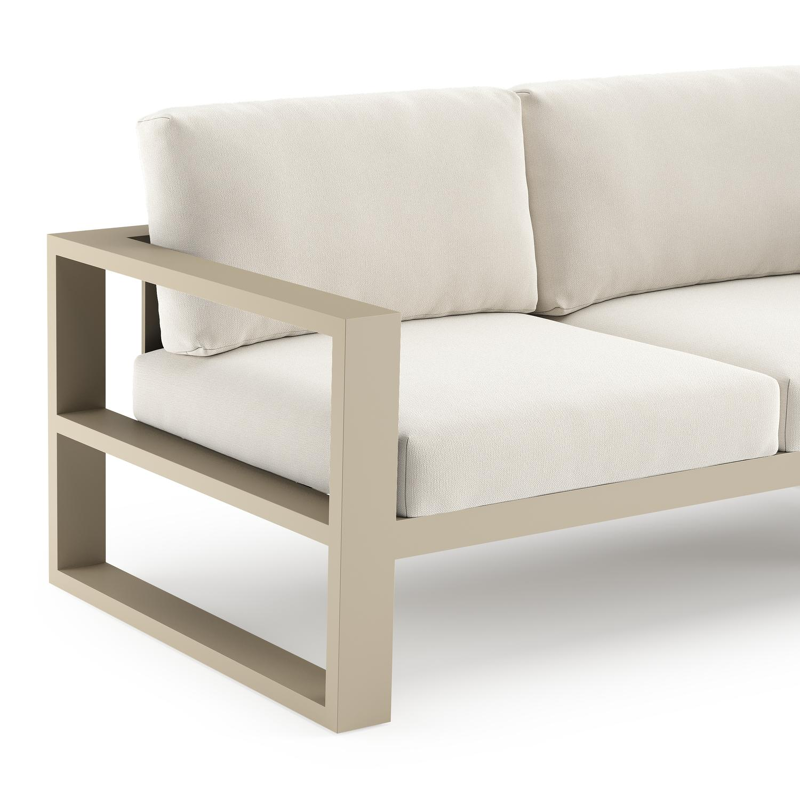Verato loungehoek in beige aluminium met savane white all weather sunbrella® luxe kussen