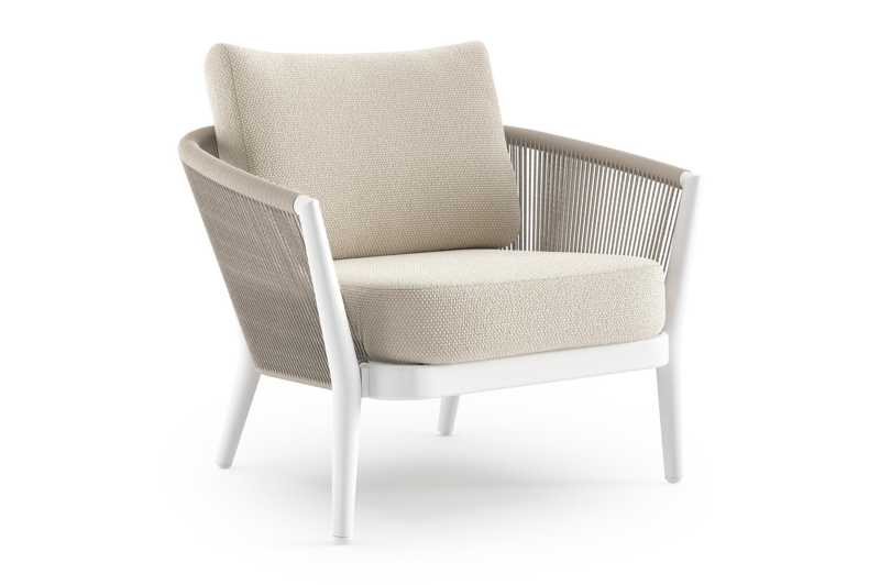 Fauteuil de jardin Orso en aluminium blanc en corde ronde tissée verticalement beige et coussins en all weather cosytica Althea Off White