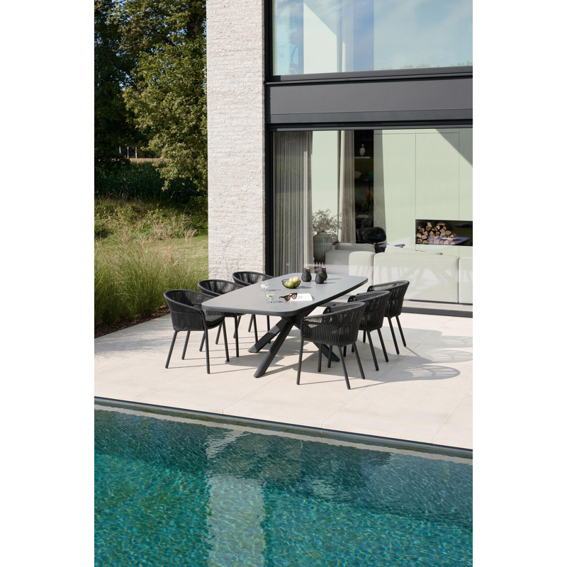 Matera stapelbare tuinstoel in zwart aluminium en zwart gedraaide ronde wicker met kussen in sky black weather+ softtouch