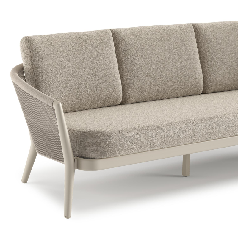 Orso loungebank in beige aluminium en beige verticaal geweven ronde rope met Catania Sand all weather cosytica kussen