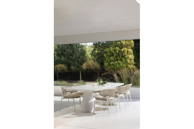 Donato XL tuinstoel in wit aluminium en beige vierkant geweven ronde rope