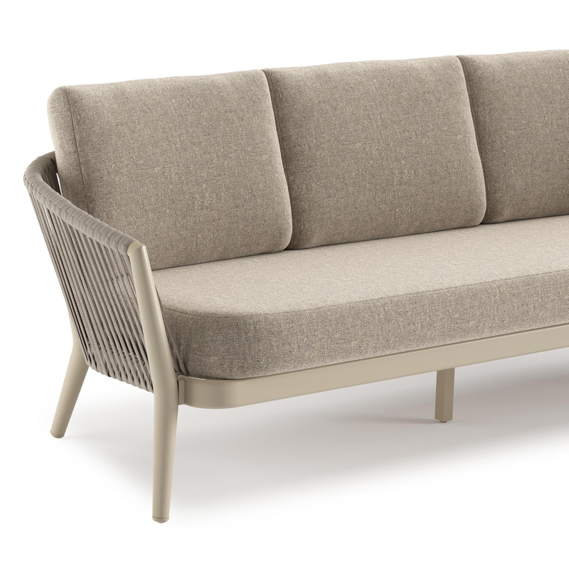 Orso loungebank in beige aluminium en beige verticaal geweven ronde rope met Chartres Pewter all weather sunbrella® luxe kussen