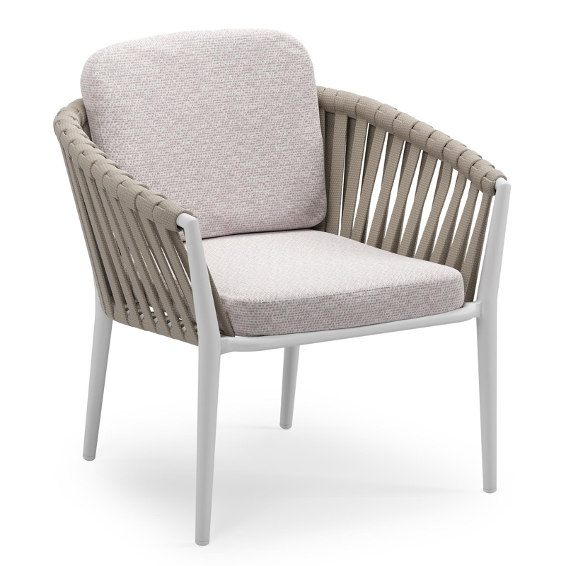 Orso low dining tuinstoel in wit aluminium en beige verticaal geweven luxe vlakke brede rope met stoelkussen in All Weather Sunbrella® Luxe Wander Gobi
