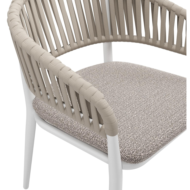 Tolfa stapelbare tuinstoel in wit aluminium en beige verticaal geweven luxe vlakke brede rope met stoelkussen in All Weather Sunbrella® Luxe Wander Granite