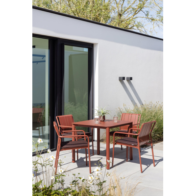 Orso tuintafel afgerond vierkant in rood aluminium - L 90 x B 90 x H 75 cm