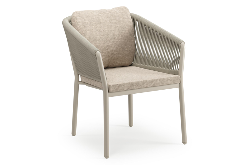 Gerona tuinstoel in beige aluminium en beige verticaal geweven ronde rope met kussen in Rustic Weather+ Softtouch