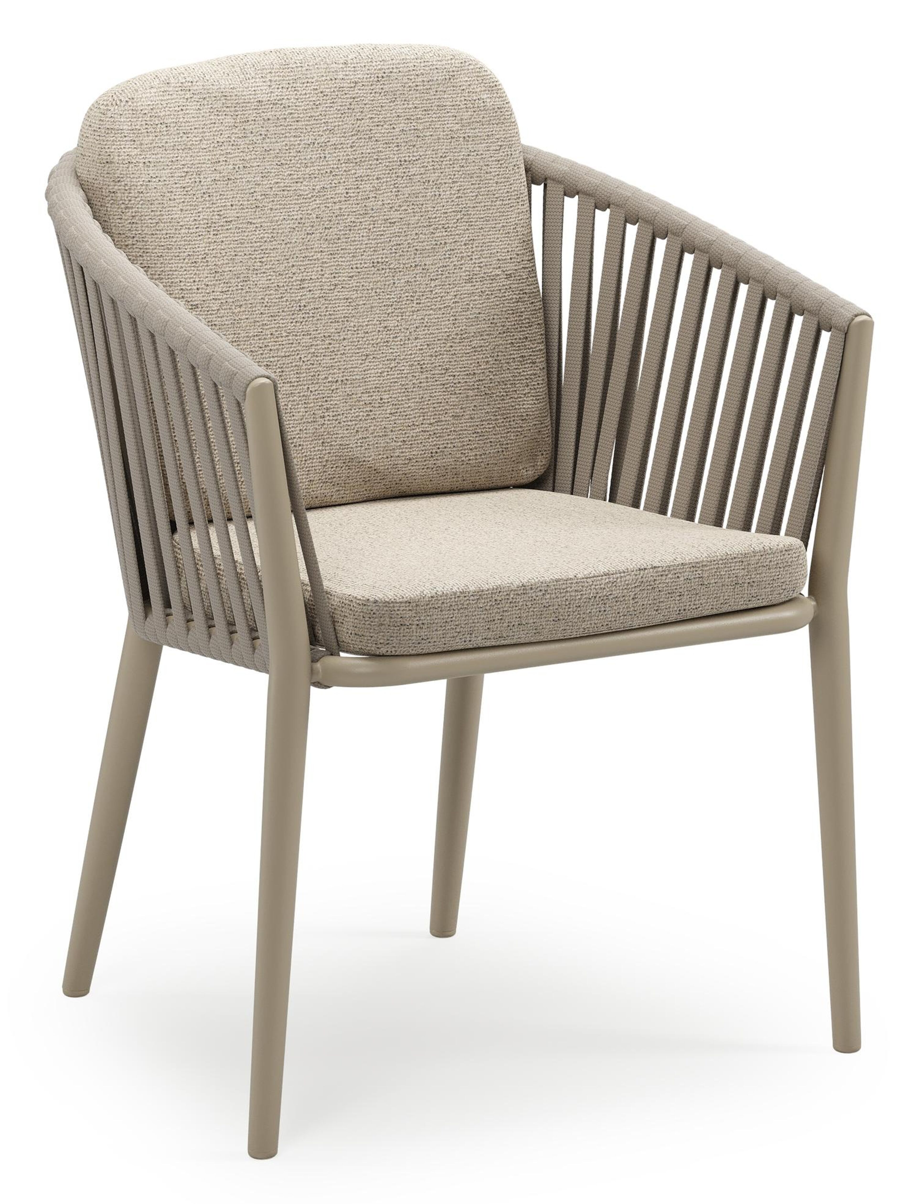Orso stapelbare tuinstoel in beige aluminium en beige verticaal geweven luxe vlakke brede rope met stoelkussen in All Weather Cosytica Marbella Beige