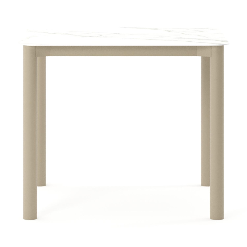 Table de jardin Orso rectangulaire arrondi en aluminium beige et céramique pleine Calacatta - Lg. 90 x Lrg. 90 x Haut. 74.5 cm
