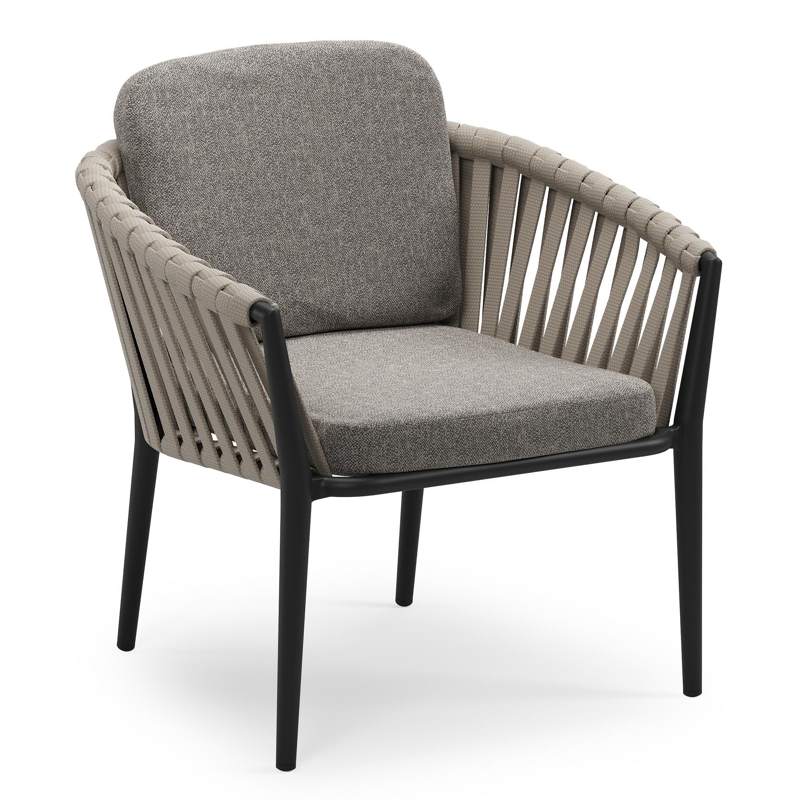 Orso low dining tuinstoel in zwart aluminium en beige verticaal geweven luxe vlakke brede rope met stoelkussen in All Weather Sunbrella® Luxe Chartres Drizzle