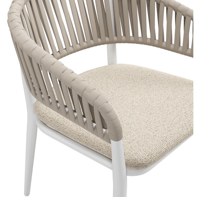 Tolfa stapelbare tuinstoel in wit aluminium en beige verticaal geweven luxe vlakke brede rope met stoelkussen in All Weather Cosytica Marbella Beige
