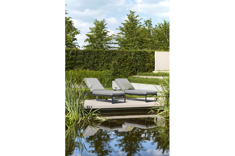 Cirello verstelbaar ligbed in zwart aluminium met zwart comfort textilene