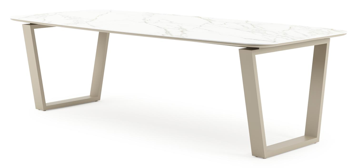Table de jardin Pagino forme de bateau en aluminium beige et céramique pleine Calacatta - Lg. 255 x Lrg. 115 x Haut. 73 cm