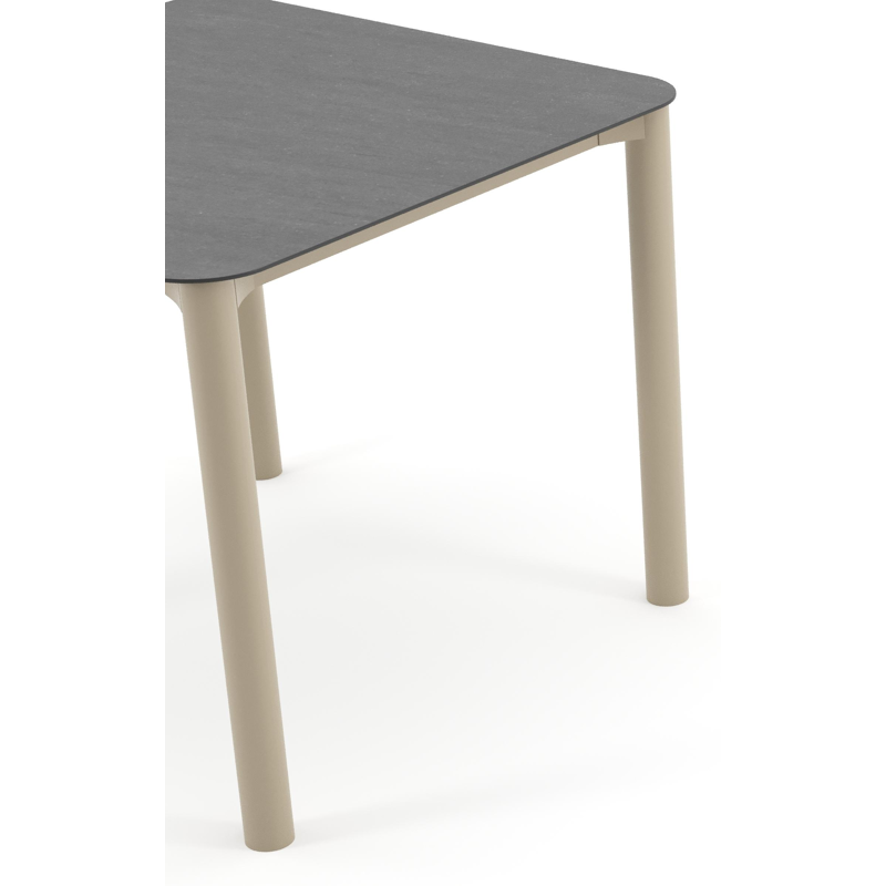 Orso tuintafel rechthoekig afgerond in beige aluminium en volkeramiek Basalt Black - L 90 x B 90 x H 74.5 cm