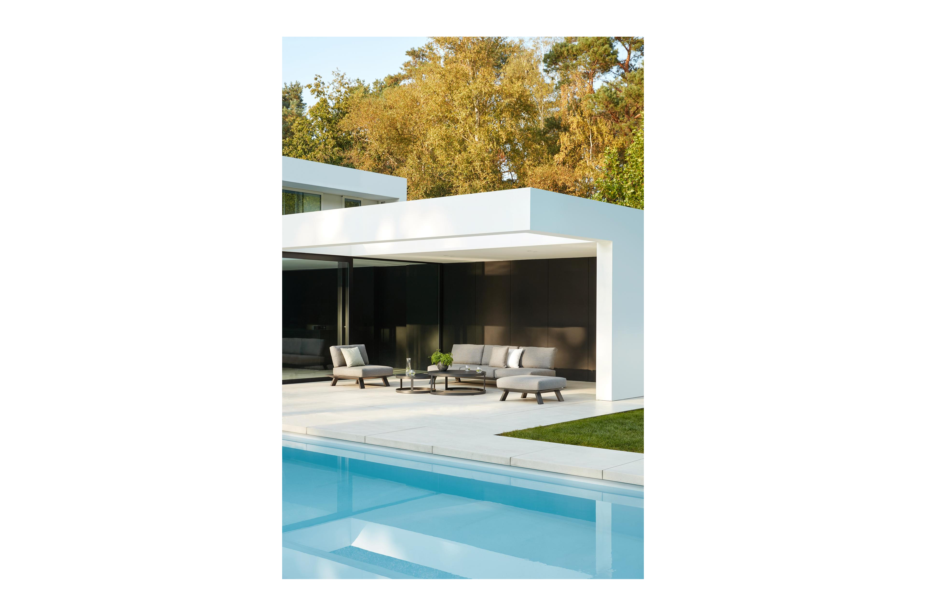 Cesano loungeset in zwart aluminium met chartres sooty all weather sunbrella® luxe kussens
