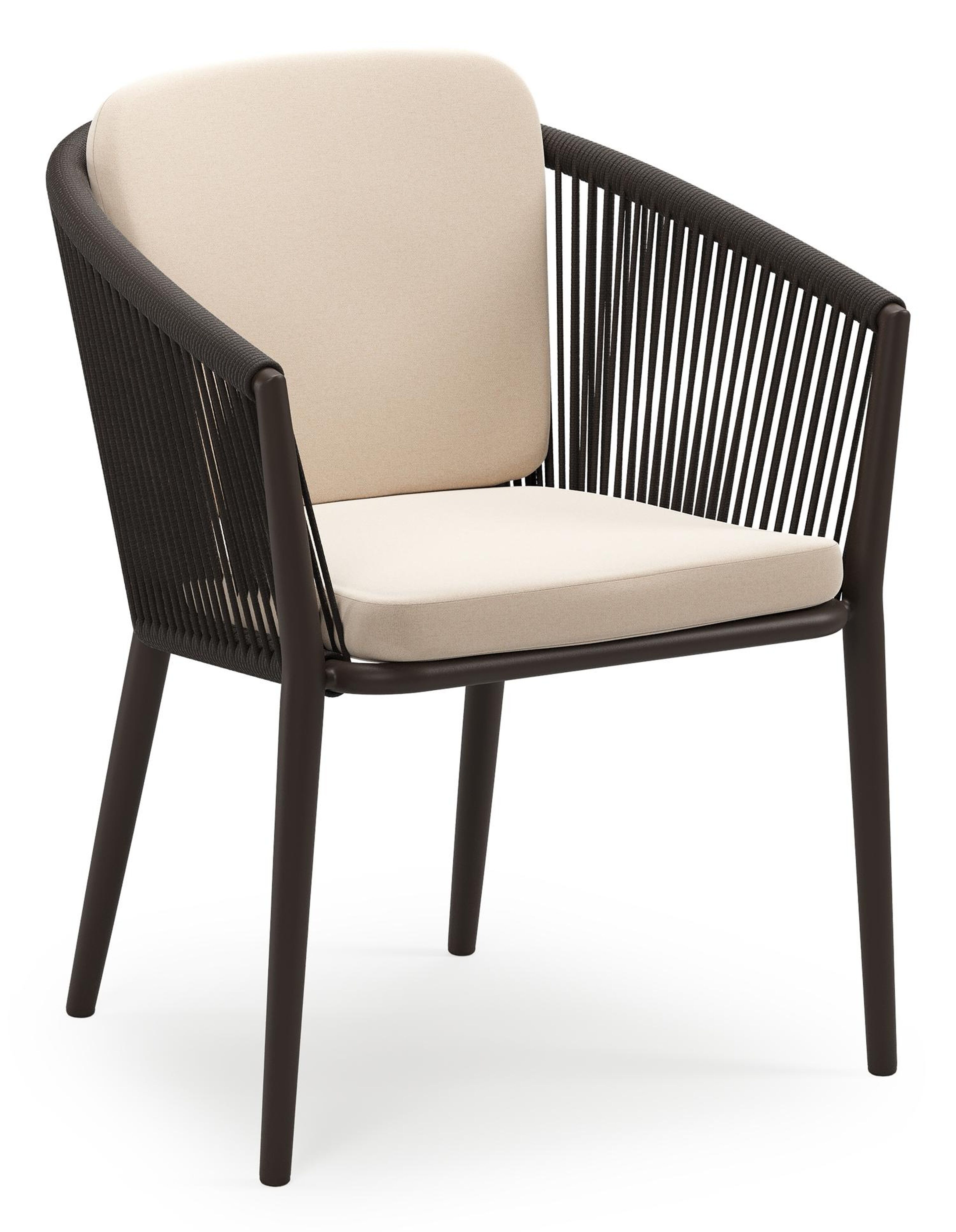 Chaise de jardin empilable Orso en aluminium brun foncé et corde ronde tissée verticalement brun foncé avec coussin en All Weather Sunbrella® Luxe Natte Linen Chalk