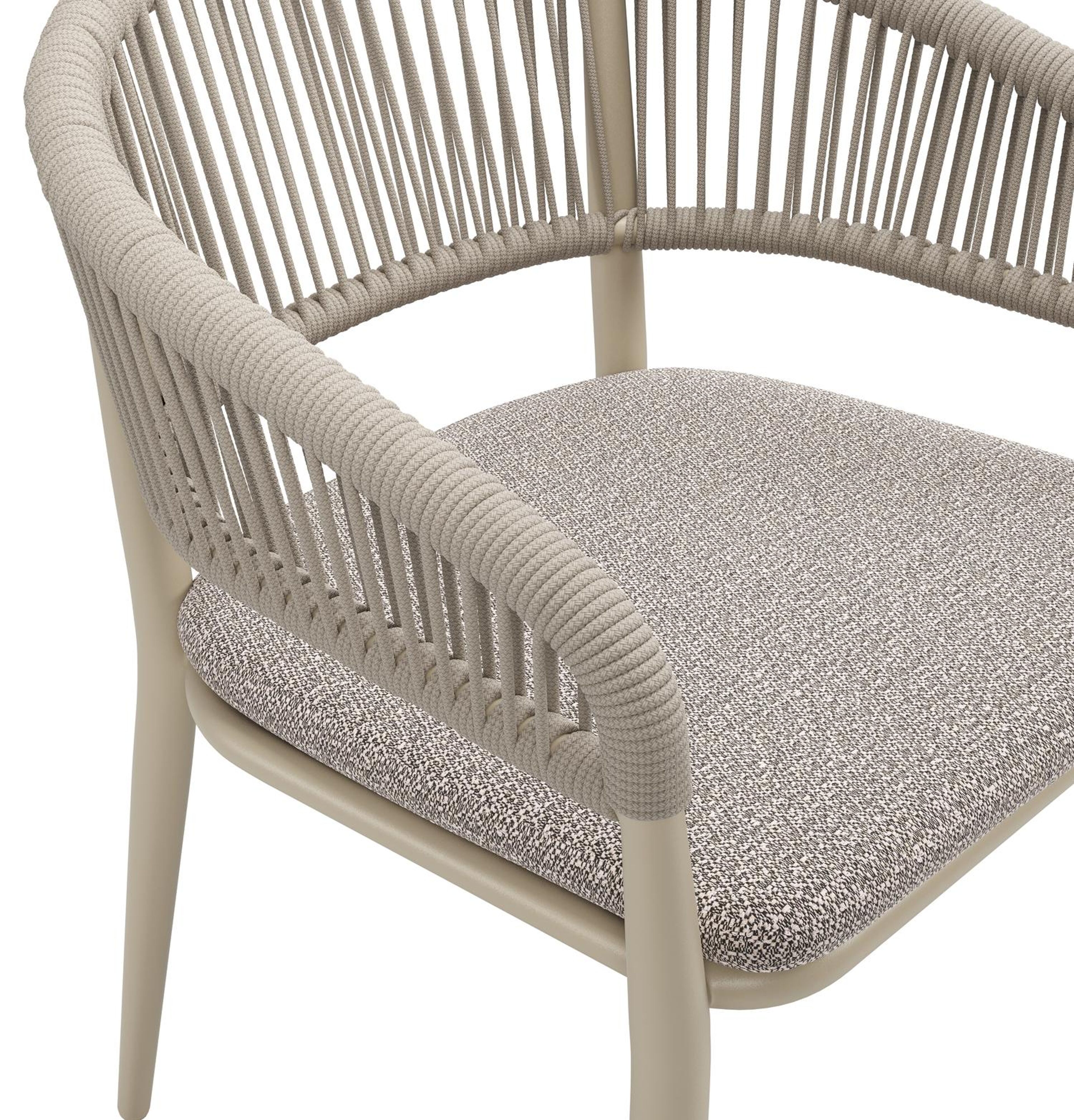 Tolfa stapelbare tuinstoel in beige aluminium en beige verticaal geweven ronde rope met stoelkussen in All Weather Sunbrella® Luxe Wander Granite
