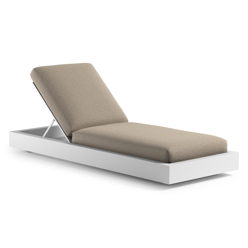 Como verstelbaar ligbed in wit aluminium met marbella beige all weather Cosytica kussen