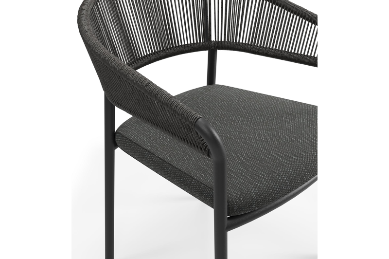 Calobra rechthoekige uitschuifbare tuinset in zwart aluminium en sintered stone crema minerale met 10 Zamora tuinstoelen