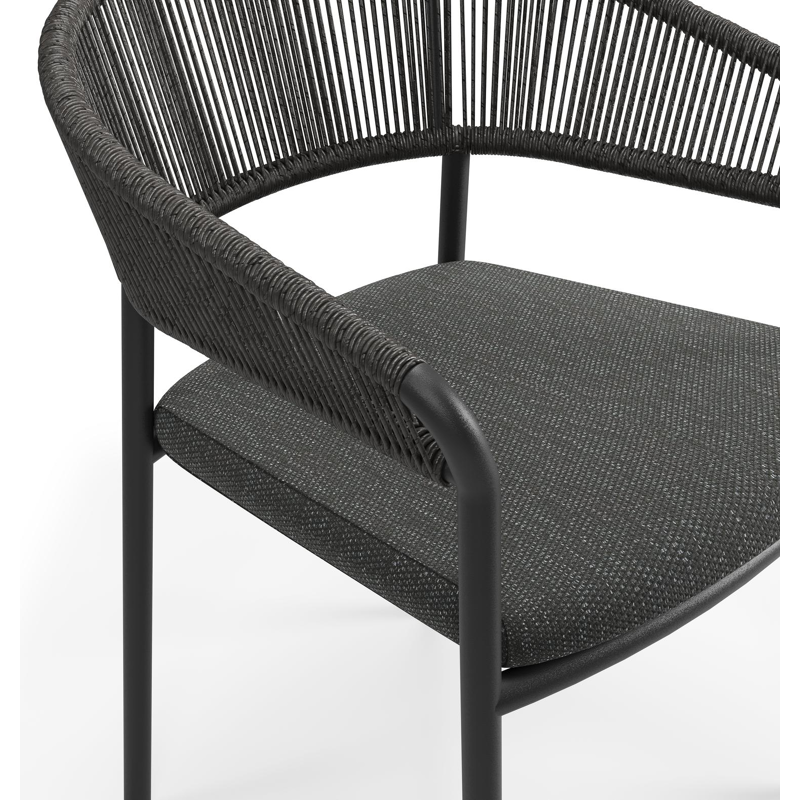 Zamora tuinstoel in zwart aluminium en gedraaide ronde wicker met kussen in sky black weather+ softtouch