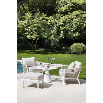 Orso loungestoel in wit aluminium en beige verticaal geweven ronde rope met Tundra Sand all weather sunbrella® luxe kussen