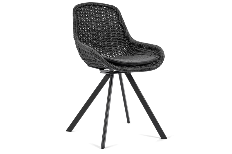 Cesano tuinstoel in zwart aluminium en zwart wicker met kussen in natte sooty all weather sunbrella® luxe