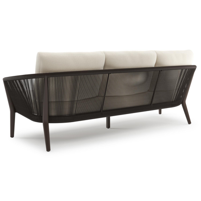 Orso loungeset in donkerbruin aluminium en donkerbruin verticaal geweven ronde rope met Althea Off White all weather cosytica kussen