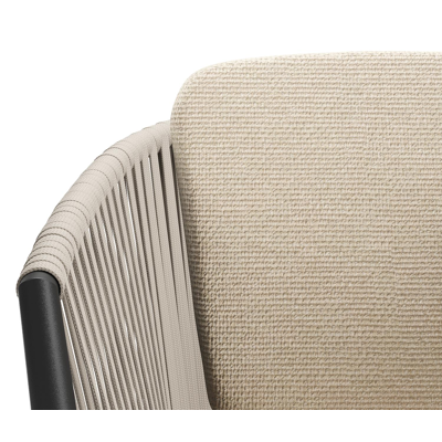 Orso tuinstoel in zwart aluminium en beige verticaal geweven vlakke rope met zitkussen in All Weather Cosytica Althea Chalk