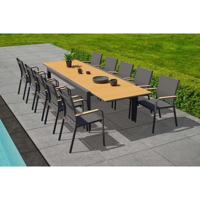 Ensemble de jardin Calobra avec table extensible en aluminium noir avec plateau de table en teck naturel et 10 chaises de jardin empilables Amalfi