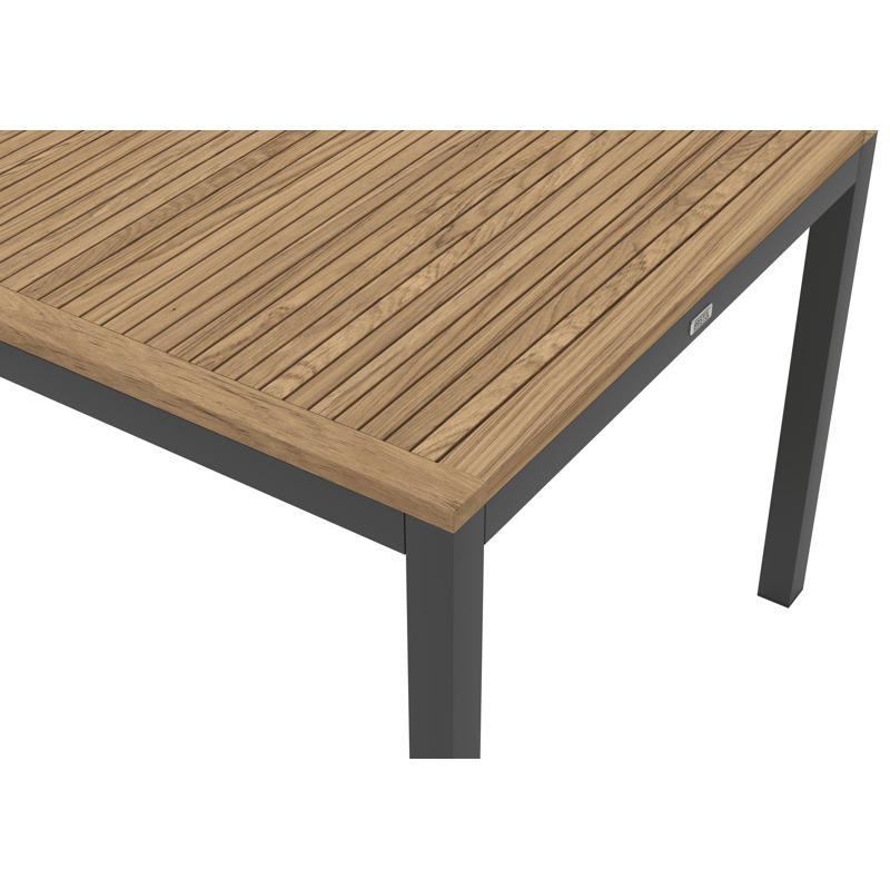 Feltro tuinset in zwart aluminium en naturel teak tafelblad met 4 stapelbare Amalfi tuinstoelen