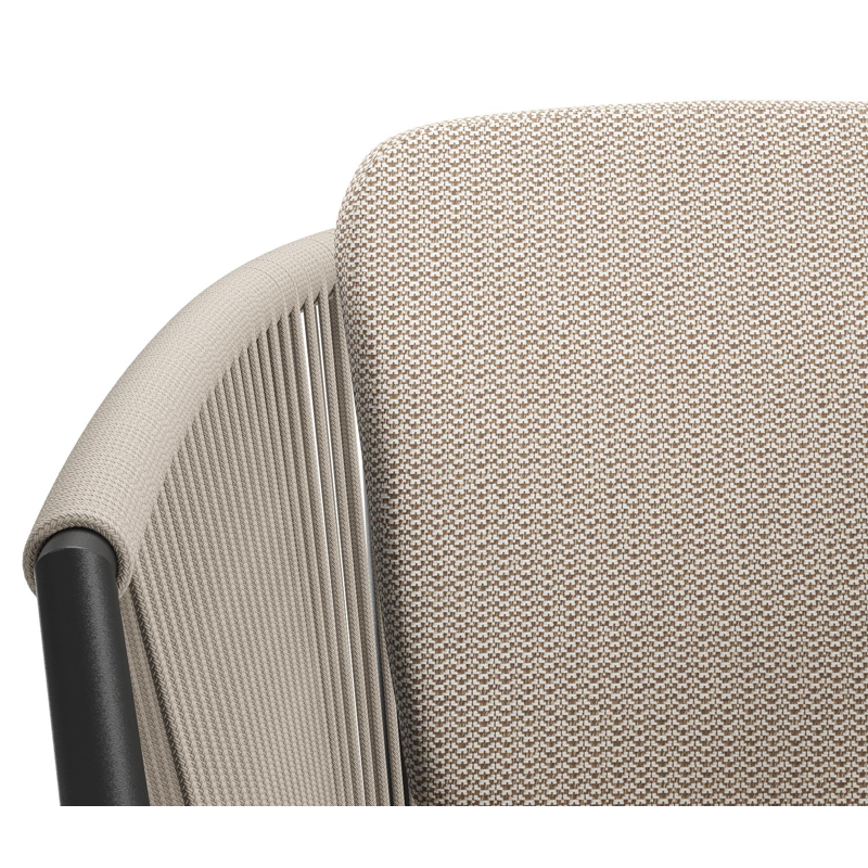 Orso tuinstoel in zwart aluminium en beige verticaal geweven ronde rope met zitkussen in All Weather Sunbrella® Luxe Lopi Fossil