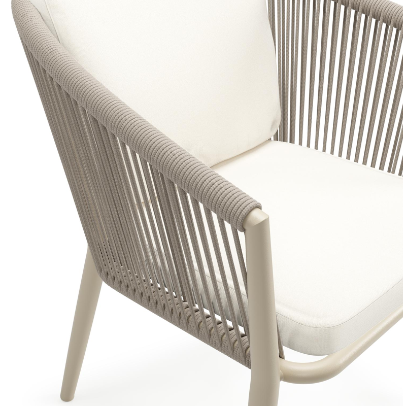 Orso tuinstoel in beige aluminium en beige verticaal geweven ronde rope met luxe zitkussen in All Weather Sunbrella® Luxe Natte White