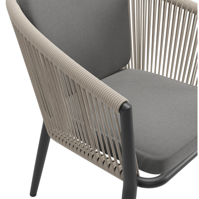 Orso tuinstoel in zwart aluminium en beige verticaal geweven ronde rope met kussen in natte charcoal chine all weather sunbrella® luxe