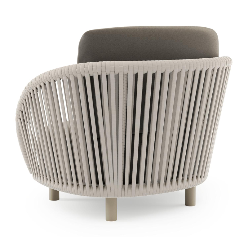 Lupino loungestoel in beige aluminium en beige verticaal geweven luxe vlakke brede rope met natte carbon beige all weather sunbrella® luxe kussen