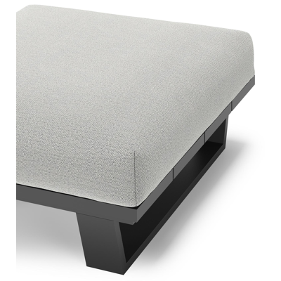 Pouf Pagino en aluminium noir et coussins en all weather sunbrella® luxe savane nimbus