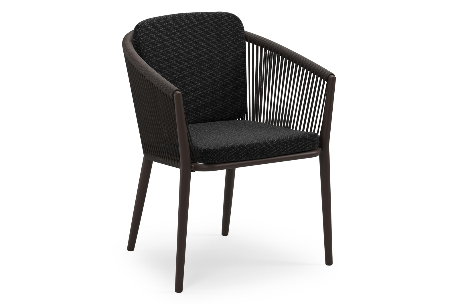 Orso stapelbare tuinstoel in donkerbruin aluminium en donkerbruin verticaal geweven ronde rope met stoelkussen in All Weather Sunbrella® Luxe Lopi Baribal